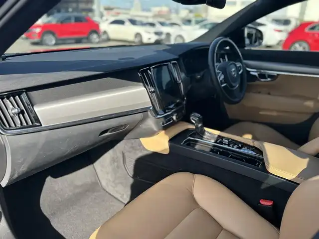 ボルボ Ｖ９０ T5 モメンタム 滋賀県 2018(平30)年 4.2万km オニキスブラックP レザーシート／タン/シートヒーター/純正ナビ/フルセグテレビ/３６０°カメラ/パーキングアシスト/パワーバックドア/LEDヘッドライト/ACC/LKA/BUS/ETC