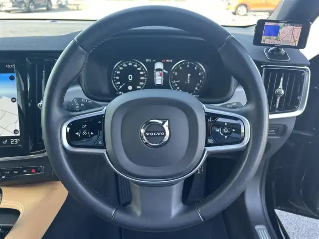 ボルボ Ｖ９０ T5 モメンタム 滋賀県 2018(平30)年 4.2万km オニキスブラックP レザーシート／タン/シートヒーター/純正ナビ/フルセグテレビ/３６０°カメラ/パーキングアシスト/パワーバックドア/LEDヘッドライト/ACC/LKA/BUS/ETC