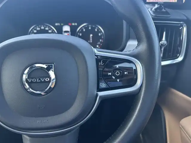ボルボ Ｖ９０ T5 モメンタム 滋賀県 2018(平30)年 4.2万km オニキスブラックP レザーシート／タン/シートヒーター/純正ナビ/フルセグテレビ/３６０°カメラ/パーキングアシスト/パワーバックドア/LEDヘッドライト/ACC/LKA/BUS/ETC