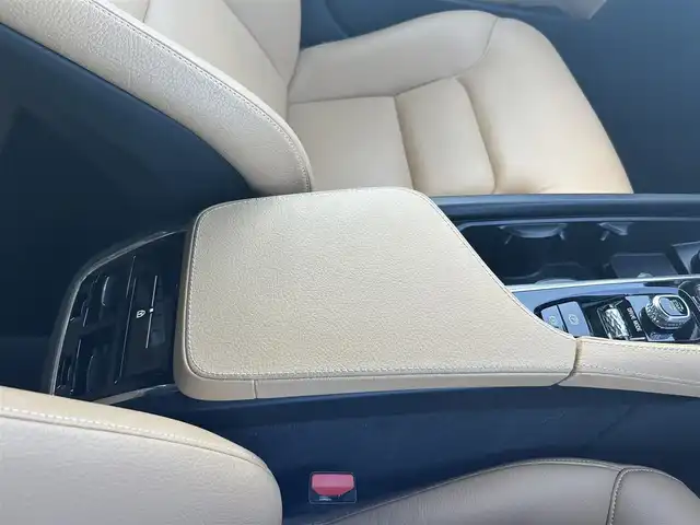 ボルボ Ｖ９０ T5 モメンタム 滋賀県 2018(平30)年 4.2万km オニキスブラックP レザーシート／タン/シートヒーター/純正ナビ/フルセグテレビ/３６０°カメラ/パーキングアシスト/パワーバックドア/LEDヘッドライト/ACC/LKA/BUS/ETC