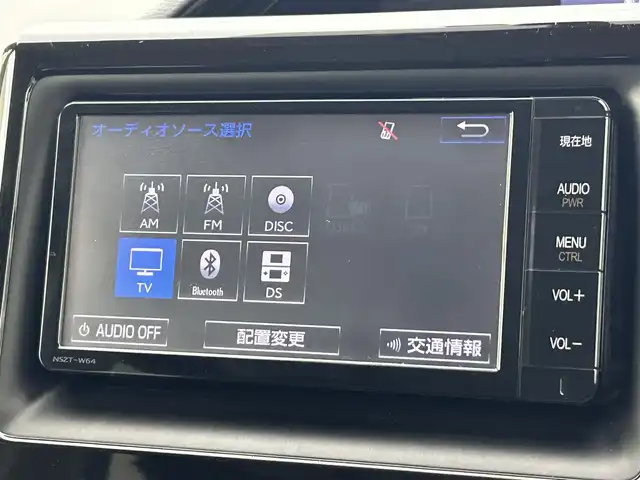 トヨタ エスクァイア Gi 熊本県 2015(平27)年 5.8万km スパークリングブラックパールクリスタルシャイン 純正ナビ（ＣＤ・ＤＶＤ・フルセグ・ＢＴ・ＳＤ）/バックカメラ　/両側パワースライドドア　/前席シートヒーター　/クルーズコントロール　/衝突軽減ブレーキ/横滑り防止/アイドリングストップ　/純正フロアマット/社外１７インチAW/オートライト　/ＬＥＤヘッドライト/オートマチックハイビーム/フォグライト/スマートキー/プッシュスタート