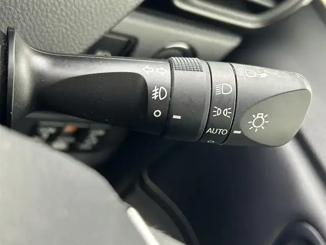 トヨタ エスクァイア Gi 熊本県 2015(平27)年 5.8万km スパークリングブラックパールクリスタルシャイン 純正ナビ（ＣＤ・ＤＶＤ・フルセグ・ＢＴ・ＳＤ）/バックカメラ　/両側パワースライドドア　/前席シートヒーター　/クルーズコントロール　/衝突軽減ブレーキ/横滑り防止/アイドリングストップ　/純正フロアマット/社外１７インチAW/オートライト　/ＬＥＤヘッドライト/オートマチックハイビーム/フォグライト/スマートキー/プッシュスタート