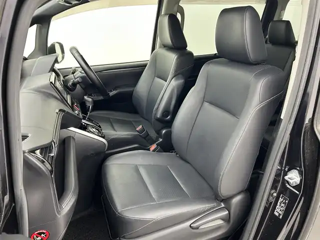 トヨタ エスクァイア Gi 熊本県 2015(平27)年 5.8万km スパークリングブラックパールクリスタルシャイン 純正ナビ（ＣＤ・ＤＶＤ・フルセグ・ＢＴ・ＳＤ）/バックカメラ　/両側パワースライドドア　/前席シートヒーター　/クルーズコントロール　/衝突軽減ブレーキ/横滑り防止/アイドリングストップ　/純正フロアマット/社外１７インチAW/オートライト　/ＬＥＤヘッドライト/オートマチックハイビーム/フォグライト/スマートキー/プッシュスタート