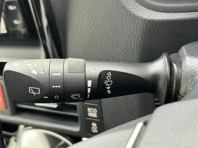 トヨタ エスクァイア Gi 熊本県 2015(平27)年 5.8万km スパークリングブラックパールクリスタルシャイン 純正ナビ（ＣＤ・ＤＶＤ・フルセグ・ＢＴ・ＳＤ）/バックカメラ　/両側パワースライドドア　/前席シートヒーター　/クルーズコントロール　/衝突軽減ブレーキ/横滑り防止/アイドリングストップ　/純正フロアマット/社外１７インチAW/オートライト　/ＬＥＤヘッドライト/オートマチックハイビーム/フォグライト/スマートキー/プッシュスタート