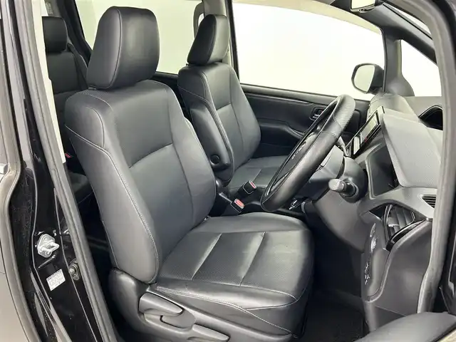トヨタ エスクァイア Gi 熊本県 2015(平27)年 5.8万km スパークリングブラックパールクリスタルシャイン 純正ナビ（ＣＤ・ＤＶＤ・フルセグ・ＢＴ・ＳＤ）/バックカメラ　/両側パワースライドドア　/前席シートヒーター　/クルーズコントロール　/衝突軽減ブレーキ/横滑り防止/アイドリングストップ　/純正フロアマット/社外１７インチAW/オートライト　/ＬＥＤヘッドライト/オートマチックハイビーム/フォグライト/スマートキー/プッシュスタート
