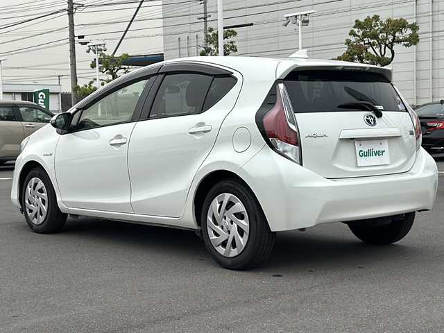 トヨタ アクア G 岡山県 2016(平28)年 8.9万km ライムホワイトパールクリスタルシャイン 純正ナビＮＳＺＴ－Ｙ６６Ｔ　ＣＤ／ＢＴ／フルセグ　/バックカメラ　/シートヒーター　/可倒式リヤシート　/トヨタセーフティセンス　/ＩＳＯＦＩＸ　/ＬＥＤ　/フォグ/ＥＴＣ　/ＥＢＤ　/スマートキー　/プッシュスタート/ドラレコ　/純正フロアマット