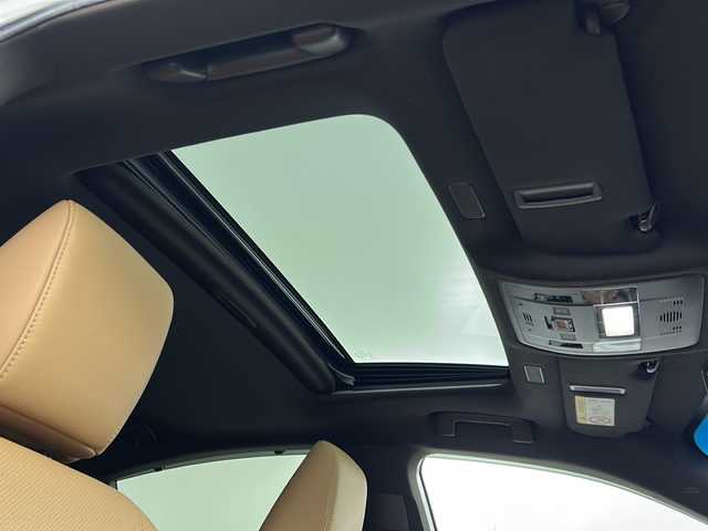 レクサス ＥＳ 300h バージョンL 大阪府 2019(令1)年 1.8万km ソニッククォーツ 禁煙車/純正12.3インチナビ/（CD/DVD/Bluetooth/フルセグTV/SD）/ムーンルーフ/デジタルアウターミラー/ＴＲＤフルエアロ/AC100V電源/レクサスセーフティセンス/・プリクラッシュセーフティ/・レーンキープアシスト/・オートマチックハイビーム/・レーダークルーズコントロール/ブラインドスポットモニター/ヘッドアップディスプレイ/ＥＴＣ２．０/純正ドライブレコーダー/本革シート/パワーシート/シートベンチレーション/ステアリングヒーター/メモリシート/純正アルミホイール/純正フロアマット/3眼式LED ヘッドライト