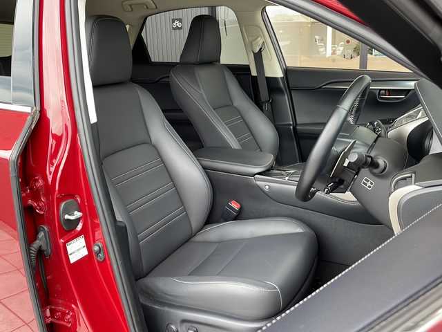 レクサス ＮＸ 300h Iパッケージ 愛知県 2017(平29)年 2.8万km レッドマイカクリスタルシャイン 衝突被害軽減ブレーキ/純正10インチSD（ナビあり）/三眼LEDヘッドライト/レーダークルーズコントロール/シートヒーター/フルセグTV/CD DVD/Bluetooth/バックカメラ/電動リアゲート/パワーシート/純正アルミホイール/ETC2.0/ステアリングヒーター/オートマチックハイビーム/ステアリングスイッチ/スマートキー/プッシュスタート