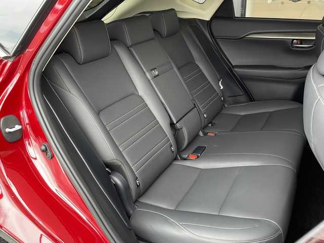 レクサス ＮＸ 300h Iパッケージ 愛知県 2017(平29)年 2.8万km レッドマイカクリスタルシャイン 衝突被害軽減ブレーキ/純正10インチSD（ナビあり）/三眼LEDヘッドライト/レーダークルーズコントロール/シートヒーター/フルセグTV/CD DVD/Bluetooth/バックカメラ/電動リアゲート/パワーシート/純正アルミホイール/ETC2.0/ステアリングヒーター/オートマチックハイビーム/ステアリングスイッチ/スマートキー/プッシュスタート