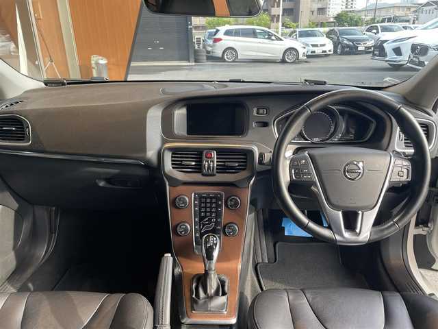 ボルボ Ｖ４０ D4 インスクリプション 高知県 2018(平30)年 3.8万km アイスホワイト 純正ナビ /バックカメラ /ドラレコ前後 /ETC /D席・N席パワーシート /D席シートメモリー /CD/DVDデッキ /フルセグTV /黒レザーシート /コーナーセンサー /LED /オートライト /シートヒーター
