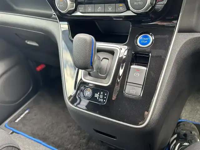 日産 セレナ e－パワー ハイウェイスター V 千葉県 2020(令2)年 2.6万km インペリアルアンバーP 純正10インチナビ/(フルセグTV BT CD DVD FM AM)/全周囲カメラ/プロパイロット/衝突被害軽減システム/車線逸脱警報/両側パワースライドドア/ハンズフリーオートスライドドア/横滑り防止装置/ETC/アイドリングストップ/LEDヘッドライト/フォグランプ/オートライト/ウィンカーミラー/電動格納ミラー/純正　インチAW/シートリフター/プッシュスタート/スマートキー/スペアキー/フロアマット/ドアバイザー/取扱説明書/保証書