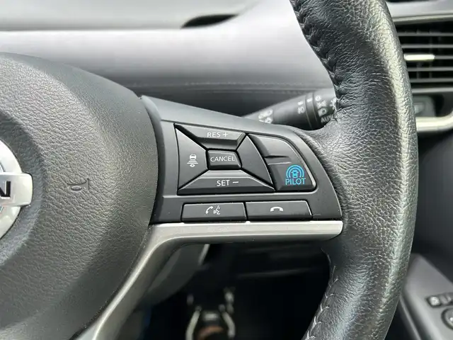 日産 セレナ e－パワー ハイウェイスター V 千葉県 2020(令2)年 2.6万km インペリアルアンバーP 純正10インチナビ/(フルセグTV BT CD DVD FM AM)/全周囲カメラ/プロパイロット/衝突被害軽減システム/車線逸脱警報/両側パワースライドドア/ハンズフリーオートスライドドア/横滑り防止装置/ETC/アイドリングストップ/LEDヘッドライト/フォグランプ/オートライト/ウィンカーミラー/電動格納ミラー/純正　インチAW/シートリフター/プッシュスタート/スマートキー/スペアキー/フロアマット/ドアバイザー/取扱説明書/保証書