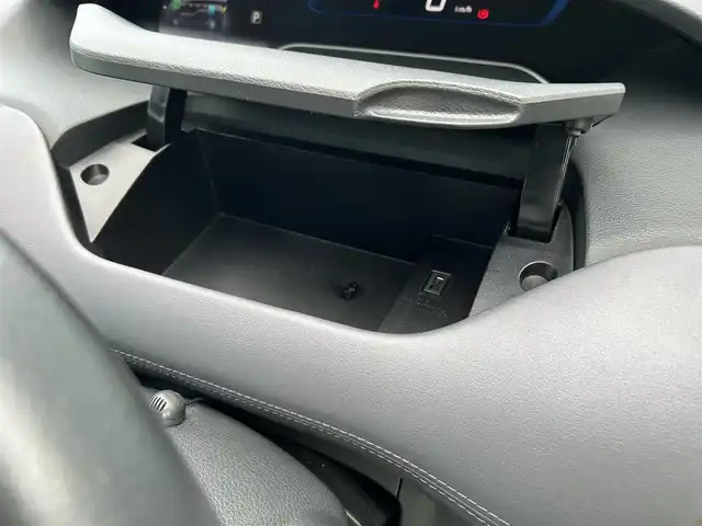 日産 セレナ e－パワー ハイウェイスター V 千葉県 2020(令2)年 2.6万km インペリアルアンバーP 純正10インチナビ/(フルセグTV BT CD DVD FM AM)/全周囲カメラ/プロパイロット/衝突被害軽減システム/車線逸脱警報/両側パワースライドドア/ハンズフリーオートスライドドア/横滑り防止装置/ETC/アイドリングストップ/LEDヘッドライト/フォグランプ/オートライト/ウィンカーミラー/電動格納ミラー/純正　インチAW/シートリフター/プッシュスタート/スマートキー/スペアキー/フロアマット/ドアバイザー/取扱説明書/保証書