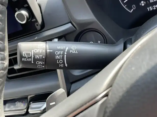 ホンダ ＷＲ－Ｖ Z+ 滋賀県 2024(令6)年 0.3万km プラチナホワイトパール 禁煙車/純正9型ナビ/（BT/フルセグTV/AppleCarplay）/ホンダセンシング/・衝突軽減ブレーキ（CMBS）/・先行車発進お知らせ機能/・歩行者事故低減ステアリング/・路外逸脱抑制機能/・標識認識機能/・アダプティブクルーズコントロール（ACC）/・車線維持支援システム（LKAS）/・誤発進抑制機能/・後方誤発進抑制機能/・近距離衝突軽減ブレーキ/・急アクセル抑制機能/・パーキングセンサーシステム/・オートハイビーム/バックカメラ/ETC/前後ドライブレコーダー/ハーフレザーシート/パドルシフト/ステアリングスイッチ/LEDヘッドライト/純正フロアマット/純正17インチAW