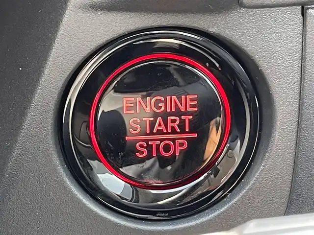 ホンダ ＷＲ－Ｖ Z+ 滋賀県 2024(令6)年 0.3万km プラチナホワイトパール 禁煙車/純正9型ナビ/（BT/フルセグTV/AppleCarplay）/ホンダセンシング/・衝突軽減ブレーキ（CMBS）/・先行車発進お知らせ機能/・歩行者事故低減ステアリング/・路外逸脱抑制機能/・標識認識機能/・アダプティブクルーズコントロール（ACC）/・車線維持支援システム（LKAS）/・誤発進抑制機能/・後方誤発進抑制機能/・近距離衝突軽減ブレーキ/・急アクセル抑制機能/・パーキングセンサーシステム/・オートハイビーム/バックカメラ/ETC/前後ドライブレコーダー/ハーフレザーシート/パドルシフト/ステアリングスイッチ/LEDヘッドライト/純正フロアマット/純正17インチAW