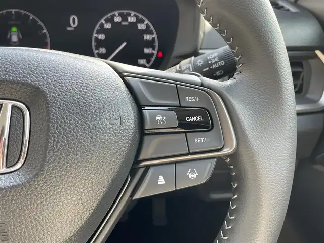 ホンダ ＷＲ－Ｖ Z+ 滋賀県 2024(令6)年 0.3万km プラチナホワイトパール 禁煙車/純正9型ナビ/（BT/フルセグTV/AppleCarplay）/ホンダセンシング/・衝突軽減ブレーキ（CMBS）/・先行車発進お知らせ機能/・歩行者事故低減ステアリング/・路外逸脱抑制機能/・標識認識機能/・アダプティブクルーズコントロール（ACC）/・車線維持支援システム（LKAS）/・誤発進抑制機能/・後方誤発進抑制機能/・近距離衝突軽減ブレーキ/・急アクセル抑制機能/・パーキングセンサーシステム/・オートハイビーム/バックカメラ/ETC/前後ドライブレコーダー/ハーフレザーシート/パドルシフト/ステアリングスイッチ/LEDヘッドライト/純正フロアマット/純正17インチAW