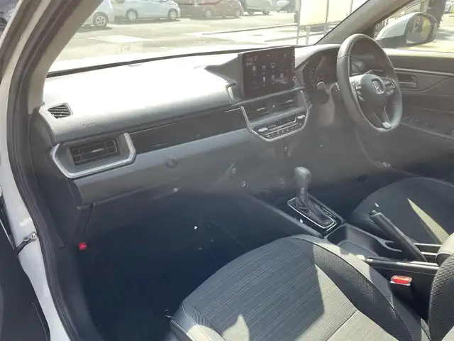 ホンダ ＷＲ－Ｖ Z+ 滋賀県 2024(令6)年 0.3万km プラチナホワイトパール 禁煙車/純正9型ナビ/（BT/フルセグTV/AppleCarplay）/ホンダセンシング/・衝突軽減ブレーキ（CMBS）/・先行車発進お知らせ機能/・歩行者事故低減ステアリング/・路外逸脱抑制機能/・標識認識機能/・アダプティブクルーズコントロール（ACC）/・車線維持支援システム（LKAS）/・誤発進抑制機能/・後方誤発進抑制機能/・近距離衝突軽減ブレーキ/・急アクセル抑制機能/・パーキングセンサーシステム/・オートハイビーム/バックカメラ/ETC/前後ドライブレコーダー/ハーフレザーシート/パドルシフト/ステアリングスイッチ/LEDヘッドライト/純正フロアマット/純正17インチAW