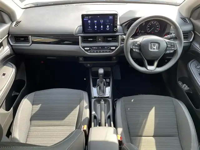 ホンダ ＷＲ－Ｖ Z+ 滋賀県 2024(令6)年 0.3万km プラチナホワイトパール 禁煙車/純正9型ナビ/（BT/フルセグTV/AppleCarplay）/ホンダセンシング/・衝突軽減ブレーキ（CMBS）/・先行車発進お知らせ機能/・歩行者事故低減ステアリング/・路外逸脱抑制機能/・標識認識機能/・アダプティブクルーズコントロール（ACC）/・車線維持支援システム（LKAS）/・誤発進抑制機能/・後方誤発進抑制機能/・近距離衝突軽減ブレーキ/・急アクセル抑制機能/・パーキングセンサーシステム/・オートハイビーム/バックカメラ/ETC/前後ドライブレコーダー/ハーフレザーシート/パドルシフト/ステアリングスイッチ/LEDヘッドライト/純正フロアマット/純正17インチAW