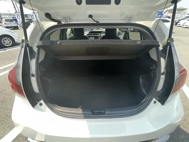 トヨタ アクア G G’s 熊本県 2015(平27)年 10.2万km ライムホワイトパールクリスタルシャイン (株)IDOMが運営する【じしゃロン熊本店】の自社ローン専用車両になります。こちらは現金またはオートローンご利用時の価格です。自社ローンご希望の方は別途その旨お申付け下さい　/社外ナビ（AVIC-ZH007）/バックカメラ/フルセグテレビ/DVD/CD/Bluetooth接続/ETC/ハーフレザーシート/シートヒーター/クルーズコントロール/LEDヘッドライト/オートライト/スマートキー/純正アルミホイール