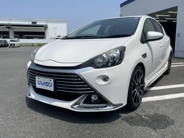 トヨタ アクア G G’s 熊本県 2015(平27)年 10.2万km ライムホワイトパールクリスタルシャイン (株)IDOMが運営する【じしゃロン熊本店】の自社ローン専用車両になります。こちらは現金またはオートローンご利用時の価格です。自社ローンご希望の方は別途その旨お申付け下さい　/社外ナビ（AVIC-ZH007）/バックカメラ/フルセグテレビ/DVD/CD/Bluetooth接続/ETC/ハーフレザーシート/シートヒーター/クルーズコントロール/LEDヘッドライト/オートライト/スマートキー/純正アルミホイール