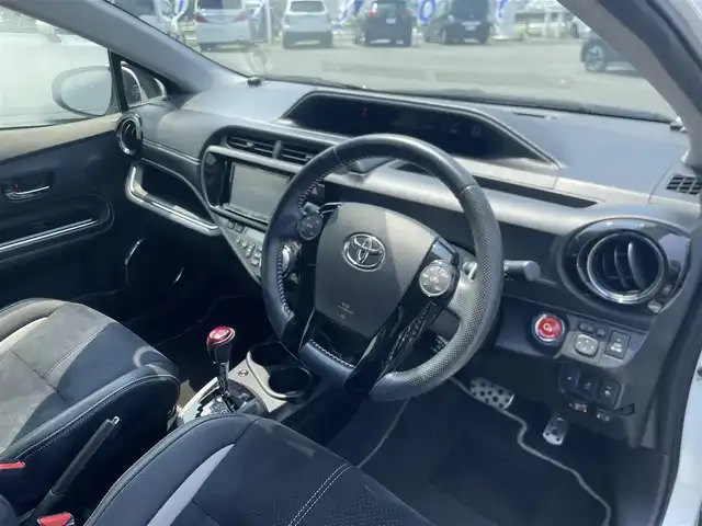 トヨタ アクア G G’s 熊本県 2015(平27)年 10.2万km ライムホワイトパールクリスタルシャイン (株)IDOMが運営する【じしゃロン熊本店】の自社ローン専用車両になります。こちらは現金またはオートローンご利用時の価格です。自社ローンご希望の方は別途その旨お申付け下さい　/社外ナビ（AVIC-ZH007）/バックカメラ/フルセグテレビ/DVD/CD/Bluetooth接続/ETC/ハーフレザーシート/シートヒーター/クルーズコントロール/LEDヘッドライト/オートライト/スマートキー/純正アルミホイール