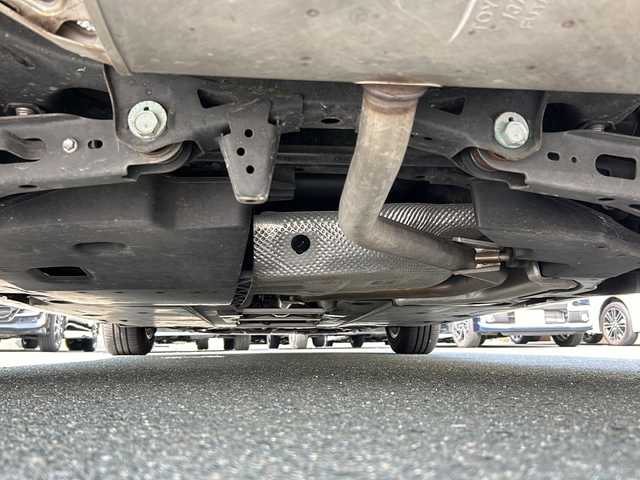 トヨタ プリウス A 愛知県 2016(平28)年 9.4万km スティールブロンドM 登録時93792km/ＬＥＤヘッドライト/純正ナビＴＶ/ＣＤ／ＤＶＤ／ＢＴ　フルセグ/バックカメラ/ＨＵＤ/レーンキープアシスト/プリクラッシュセーフティ/ブラインドスポットモニター/アダプティブクルーズコントロール/純正フロアマット/革巻ステアリング/置くだけ充電/ＥＴＣ