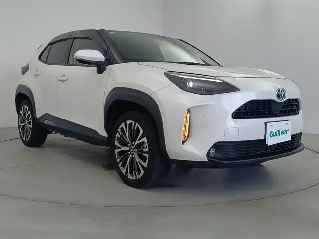 トヨタ ヤリスクロス ハイブリッド Z 愛知県 2021(令3)年 4.4万km ホワイトパールクリスタルシャイン トヨタチームメイト/　　・アドバンスドパーク/パノラミックビューモニター/パーキングサポートブレーキ/トヨタセーフティセンス/　　・プリクラッシュセーフティ/　　・レーンディバーチャーアラート/　　・レーントレーシングアシスト/　　・レーダークルーズコントロール/　　・オートマチックハイビーム/　　・ロードサインアシスト/メーカーオプション8インチディスプレイオーディオ/　　・BT/フルセグ/ドライブレコーダー/ビルトインETC/革巻きステアリング/ステアリングリモコン/ハーフレザーシート/パワーシート（前席）/シートヒーター（前席）/パワーバックドア/純正LEDヘッドライト/フォグランプ/純正18インチアルミホイール