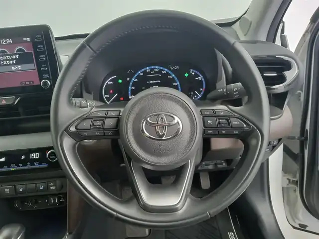 トヨタ ヤリスクロス ハイブリッド Z 愛知県 2021(令3)年 4.4万km ホワイトパールクリスタルシャイン トヨタチームメイト/　　・アドバンスドパーク/パノラミックビューモニター/パーキングサポートブレーキ/トヨタセーフティセンス/　　・プリクラッシュセーフティ/　　・レーンディバーチャーアラート/　　・レーントレーシングアシスト/　　・レーダークルーズコントロール/　　・オートマチックハイビーム/　　・ロードサインアシスト/メーカーオプション8インチディスプレイオーディオ/　　・BT/フルセグ/ドライブレコーダー/ビルトインETC/革巻きステアリング/ステアリングリモコン/ハーフレザーシート/パワーシート（前席）/シートヒーター（前席）/パワーバックドア/純正LEDヘッドライト/フォグランプ/純正18インチアルミホイール