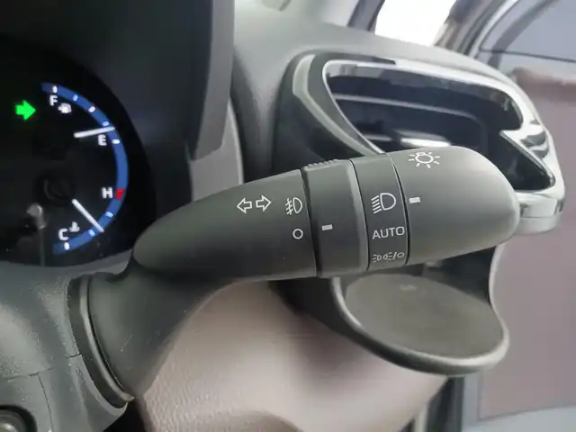トヨタ ヤリスクロス ハイブリッド Z 愛知県 2021(令3)年 4.4万km ホワイトパールクリスタルシャイン トヨタチームメイト/　　・アドバンスドパーク/パノラミックビューモニター/パーキングサポートブレーキ/トヨタセーフティセンス/　　・プリクラッシュセーフティ/　　・レーンディバーチャーアラート/　　・レーントレーシングアシスト/　　・レーダークルーズコントロール/　　・オートマチックハイビーム/　　・ロードサインアシスト/メーカーオプション8インチディスプレイオーディオ/　　・BT/フルセグ/ドライブレコーダー/ビルトインETC/革巻きステアリング/ステアリングリモコン/ハーフレザーシート/パワーシート（前席）/シートヒーター（前席）/パワーバックドア/純正LEDヘッドライト/フォグランプ/純正18インチアルミホイール