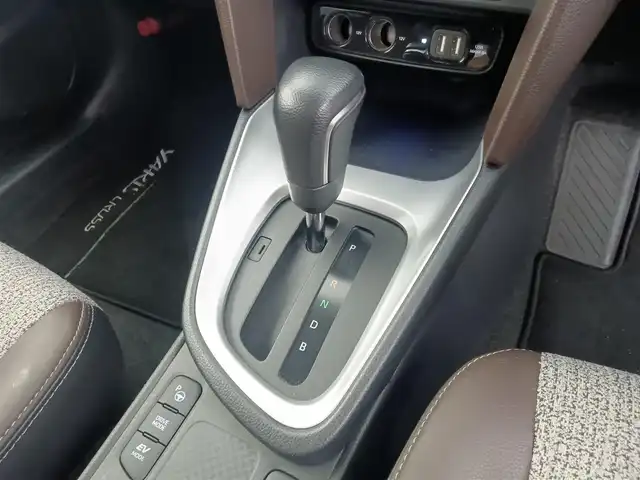 トヨタ ヤリスクロス ハイブリッド Z 愛知県 2021(令3)年 4.4万km ホワイトパールクリスタルシャイン トヨタチームメイト/　　・アドバンスドパーク/パノラミックビューモニター/パーキングサポートブレーキ/トヨタセーフティセンス/　　・プリクラッシュセーフティ/　　・レーンディバーチャーアラート/　　・レーントレーシングアシスト/　　・レーダークルーズコントロール/　　・オートマチックハイビーム/　　・ロードサインアシスト/メーカーオプション8インチディスプレイオーディオ/　　・BT/フルセグ/ドライブレコーダー/ビルトインETC/革巻きステアリング/ステアリングリモコン/ハーフレザーシート/パワーシート（前席）/シートヒーター（前席）/パワーバックドア/純正LEDヘッドライト/フォグランプ/純正18インチアルミホイール