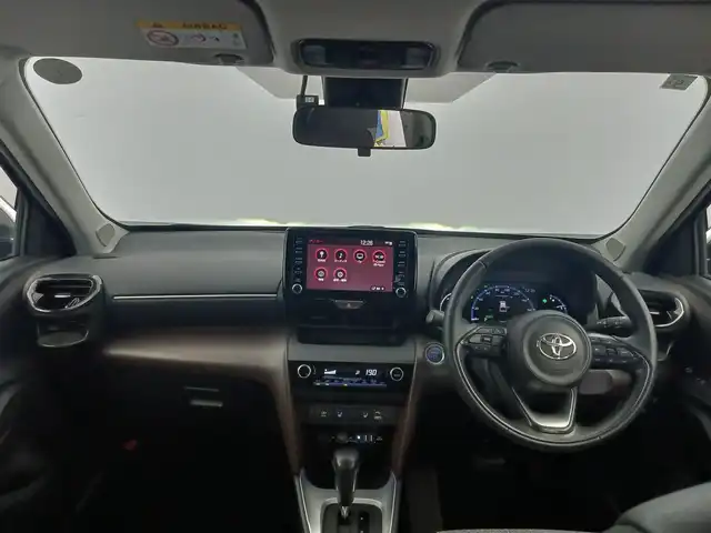 トヨタ ヤリスクロス ハイブリッド Z 愛知県 2021(令3)年 4.4万km ホワイトパールクリスタルシャイン トヨタチームメイト/　　・アドバンスドパーク/パノラミックビューモニター/パーキングサポートブレーキ/トヨタセーフティセンス/　　・プリクラッシュセーフティ/　　・レーンディバーチャーアラート/　　・レーントレーシングアシスト/　　・レーダークルーズコントロール/　　・オートマチックハイビーム/　　・ロードサインアシスト/メーカーオプション8インチディスプレイオーディオ/　　・BT/フルセグ/ドライブレコーダー/ビルトインETC/革巻きステアリング/ステアリングリモコン/ハーフレザーシート/パワーシート（前席）/シートヒーター（前席）/パワーバックドア/純正LEDヘッドライト/フォグランプ/純正18インチアルミホイール