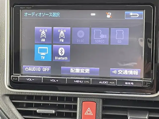 トヨタ ヴォクシー ハイブリッド ZS 千葉県 2016(平28)年 6.5万km ホワイトパールクリスタルシャイン トヨタセーフティセンス/・プリクラッシュセーフティ/・レーンディパーチャーアラート/・先行車発進通知/・オートハイビーム/純正9インチSDナビ/CD BT MSV フルセグ/バックカメラ/両側パワースライドドア/LEDオートライト/純正16インチアルミホイール/ドアバイザー/純正フロアマット/革巻きステアリング/ビルトインETC