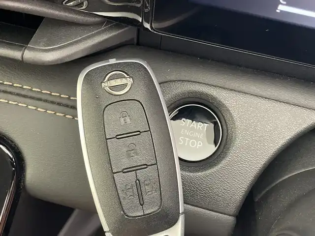 日産 セレナ ハイウェイスター V 群馬県 2023(令5)年 1.3万km ダイヤモンドブラック 純正１２．３型ナビ　純正１１型後席モニター　全周囲カメラ　アダプティブクルーズコントロール　レーンキープアシスト　オートマチックハイビーム　シートヒーター　コーナーセンサー　ＥＴＣ２．０　禁煙車