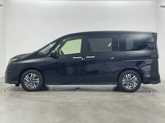 日産 セレナ ハイウェイスター V 群馬県 2023(令5)年 1.3万km ダイヤモンドブラック 純正１２．３型ナビ　純正１１型後席モニター　全周囲カメラ　アダプティブクルーズコントロール　レーンキープアシスト　オートマチックハイビーム　シートヒーター　コーナーセンサー　ＥＴＣ２．０　禁煙車