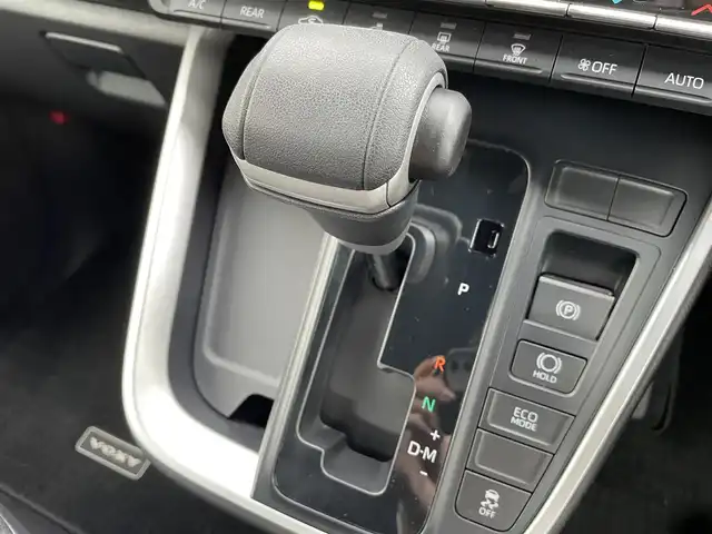 トヨタ ヴォクシー S－Z 千葉県 2022(令4)年 3.9万km アティチュードブラックマイカ ワンオーナー/10.5インチディスプレイオーディオPlus/・10.5インチディスプレイオーディオ/・DVD/CD/フルセグTV/Bluetooth/・HDMI端子/・ETC2.0ユニット/・スピーカー12個/快適利便パッケージHigh/・ハンズフリーデュアルパワースライドドア/・パワーバックドア/・ナノイーX/ステアリングヒーター/・1列目2列目シートヒーター/・2列目オットマン/純正14インチフリップダウンモニター【V14T-R72R】/バックカメラ/ユニバーサルステップ/Toyota　Safety　Sense/・プリクラッシュセーフティシステム/・レーンディパーチャーアラート/・オートマチックハイビーム/・ロードサインアシスト/・レーダークルーズコントロール/・パーキングサポートブレーキ/ビルトインETC2.0/社外前後ドライブレコーダー/本革巻ステアリング/リア席サンシェード/スマートキー/プッシュスタート/純正LEDヘッドライト/前後コーナーセンサー/純正17インチアルミホイール/ブレーキオートホールド/純正フロアマット/ドアバイザー/サイド＆カーテンエアバッグ/新車時保証書＆取扱説明書