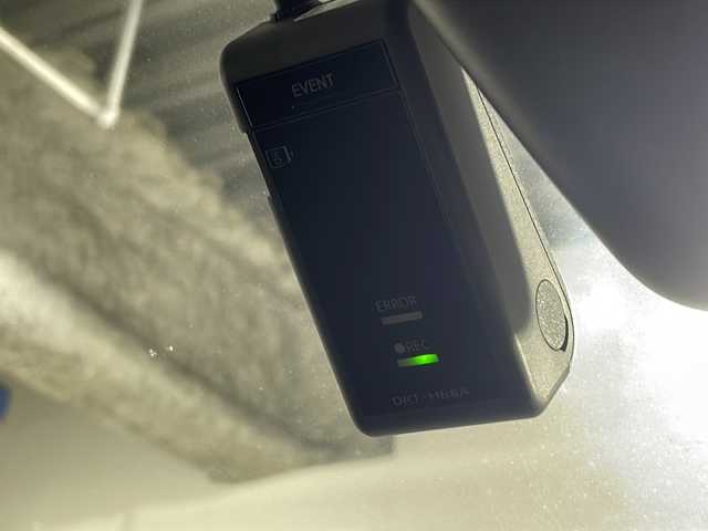 トヨタ ライズ Z 沖縄県 2023(令5)年 0.6万km シャイニングホワイトパール 県外仕入れ/禁煙車　/純正ナビ[NMZK-W73D]　/（フルセグＴＶ　ＣＤ　ＤＶＤ　Ｂｌｕｅｔｏｏｔｈ）　/パノラミックビューモニター/前方ドライブレコーダー/ＥＴＣ２．０　/レーダークルーズコントロール　/ブラインドスポットモニター　/ステアリングスイッチ　/シートヒーター/スマートアシスト/・衝突被害軽減ブレーキ/・誤発進抑制機能/・ふらつき警報逸脱抑制制御/ブラインドスポットモニター/LEDヘッドライト/純正アルミホイール/純正ドアバイザー