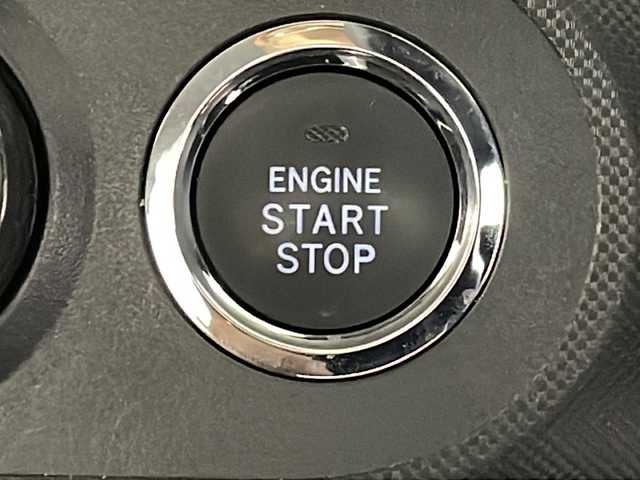 トヨタ ライズ Z 沖縄県 2023(令5)年 0.6万km シャイニングホワイトパール 県外仕入れ/禁煙車　/純正ナビ[NMZK-W73D]　/（フルセグＴＶ　ＣＤ　ＤＶＤ　Ｂｌｕｅｔｏｏｔｈ）　/パノラミックビューモニター/前方ドライブレコーダー/ＥＴＣ２．０　/レーダークルーズコントロール　/ブラインドスポットモニター　/ステアリングスイッチ　/シートヒーター/スマートアシスト/・衝突被害軽減ブレーキ/・誤発進抑制機能/・ふらつき警報逸脱抑制制御/ブラインドスポットモニター/LEDヘッドライト/純正アルミホイール/純正ドアバイザー