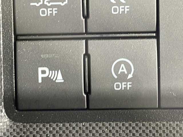 トヨタ ライズ Z 沖縄県 2023(令5)年 0.6万km シャイニングホワイトパール 県外仕入れ/禁煙車　/純正ナビ[NMZK-W73D]　/（フルセグＴＶ　ＣＤ　ＤＶＤ　Ｂｌｕｅｔｏｏｔｈ）　/パノラミックビューモニター/前方ドライブレコーダー/ＥＴＣ２．０　/レーダークルーズコントロール　/ブラインドスポットモニター　/ステアリングスイッチ　/シートヒーター/スマートアシスト/・衝突被害軽減ブレーキ/・誤発進抑制機能/・ふらつき警報逸脱抑制制御/ブラインドスポットモニター/LEDヘッドライト/純正アルミホイール/純正ドアバイザー