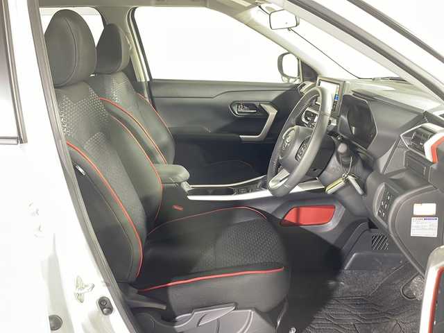 トヨタ ライズ Z 沖縄県 2023(令5)年 0.6万km シャイニングホワイトパール 県外仕入れ/禁煙車　/純正ナビ[NMZK-W73D]　/（フルセグＴＶ　ＣＤ　ＤＶＤ　Ｂｌｕｅｔｏｏｔｈ）　/パノラミックビューモニター/前方ドライブレコーダー/ＥＴＣ２．０　/レーダークルーズコントロール　/ブラインドスポットモニター　/ステアリングスイッチ　/シートヒーター/スマートアシスト/・衝突被害軽減ブレーキ/・誤発進抑制機能/・ふらつき警報逸脱抑制制御/ブラインドスポットモニター/LEDヘッドライト/純正アルミホイール/純正ドアバイザー