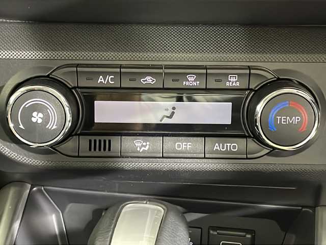 トヨタ ライズ Z 沖縄県 2023(令5)年 0.6万km シャイニングホワイトパール 県外仕入れ/禁煙車　/純正ナビ[NMZK-W73D]　/（フルセグＴＶ　ＣＤ　ＤＶＤ　Ｂｌｕｅｔｏｏｔｈ）　/パノラミックビューモニター/前方ドライブレコーダー/ＥＴＣ２．０　/レーダークルーズコントロール　/ブラインドスポットモニター　/ステアリングスイッチ　/シートヒーター/スマートアシスト/・衝突被害軽減ブレーキ/・誤発進抑制機能/・ふらつき警報逸脱抑制制御/ブラインドスポットモニター/LEDヘッドライト/純正アルミホイール/純正ドアバイザー