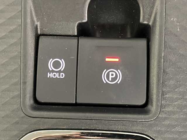 トヨタ ライズ Z 沖縄県 2023(令5)年 0.6万km シャイニングホワイトパール 県外仕入れ/禁煙車　/純正ナビ[NMZK-W73D]　/（フルセグＴＶ　ＣＤ　ＤＶＤ　Ｂｌｕｅｔｏｏｔｈ）　/パノラミックビューモニター/前方ドライブレコーダー/ＥＴＣ２．０　/レーダークルーズコントロール　/ブラインドスポットモニター　/ステアリングスイッチ　/シートヒーター/スマートアシスト/・衝突被害軽減ブレーキ/・誤発進抑制機能/・ふらつき警報逸脱抑制制御/ブラインドスポットモニター/LEDヘッドライト/純正アルミホイール/純正ドアバイザー