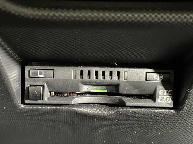 トヨタ ライズ Z 沖縄県 2023(令5)年 0.6万km シャイニングホワイトパール 県外仕入れ/禁煙車　/純正ナビ[NMZK-W73D]　/（フルセグＴＶ　ＣＤ　ＤＶＤ　Ｂｌｕｅｔｏｏｔｈ）　/パノラミックビューモニター/前方ドライブレコーダー/ＥＴＣ２．０　/レーダークルーズコントロール　/ブラインドスポットモニター　/ステアリングスイッチ　/シートヒーター/スマートアシスト/・衝突被害軽減ブレーキ/・誤発進抑制機能/・ふらつき警報逸脱抑制制御/ブラインドスポットモニター/LEDヘッドライト/純正アルミホイール/純正ドアバイザー