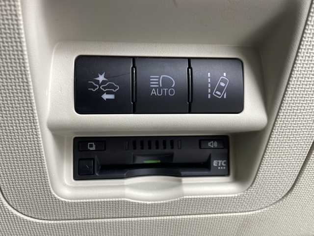 トヨタ ポルテ F アラモード トロワ 愛知県 2017(平29)年 3.5万km クリームベージュ /禁煙車//ワンオーナー車//特別仕様車”a la mode Trois”//純正ナビ(NSZT-W66T)//バックカメラ//ビルトインETC//トヨタセーフティセンスC//特別装備/- 外装加飾(ブラウン)/- ウォッシャブルシートカバー/- 専用内装・天井・フロアマット(フロマージュ+プラム+水玉模様)　/- ホイールキャップ(パールホワイト)//ハロゲンヘッドライト//デジタルセンターメーター//ステアリングスイッチ//純正ドアバイザー//プッシュスタート//電動格納ミラー//アイドリングストップ//イモビライザー