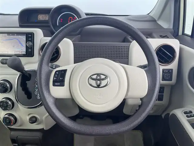 トヨタ ポルテ F アラモード トロワ 愛知県 2017(平29)年 3.5万km クリームベージュ /禁煙車//ワンオーナー車//特別仕様車”a la mode Trois”//純正ナビ(NSZT-W66T)//バックカメラ//ビルトインETC//トヨタセーフティセンスC//特別装備/- 外装加飾(ブラウン)/- ウォッシャブルシートカバー/- 専用内装・天井・フロアマット(フロマージュ+プラム+水玉模様)　/- ホイールキャップ(パールホワイト)//ハロゲンヘッドライト//デジタルセンターメーター//ステアリングスイッチ//純正ドアバイザー//プッシュスタート//電動格納ミラー//アイドリングストップ//イモビライザー