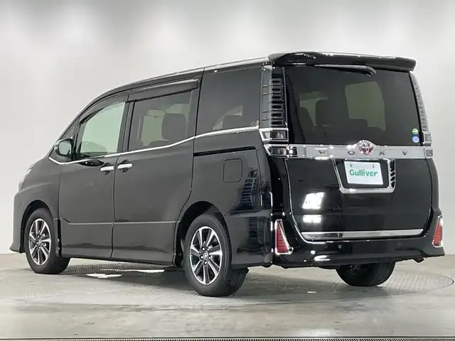 トヨタ ヴォクシー ZS 煌Ⅱ 栃木県 2019(令1)年 4.3万km ブラック 純正メモリナビ/（CD/DVD/フルセグTV/Bluetooth/SD）/バックカメラ/コーナーセンサー/ビルトインETC/両側パワースライドドア/禁煙車/オートライト/LEDヘッドライト/LEDルームランプ/横滑り防止装置/スマートキー/プッシュスタート/アイドリングストップ/ステアリングスイッチ/革巻きステアリング/電動格納ミラー/純正16インチアルミホイール/純正フロアマット