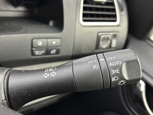 日産 セレナ HWS S HV Vエアロ+Sefty Aセーフ 大阪府 2015(平27)年 2.4万km ダイヤモンドブラック 純正ナビ/・フルセグTV/・Bluetooth/・FM/AM/純正後席フリップダウンモニター/アラウンドビューモニター/衝突軽減システム/クルーズコントロール/両側パワースライドドア/前後コーナーセンサー/ビルトインETC/スマートキー/LEDヘッドライト