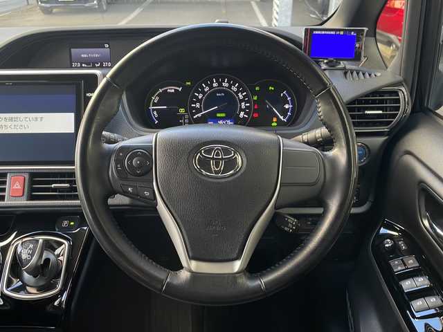 トヨタ ノア ハイブリッド Si ダブルバイビーⅡ 広島県 2019(令1)年 4.7万km ブラック 禁煙/トヨタセーフティセンス/・プリクラッシュセーフティ/・レーンディパーチャーアラート/・オートマチックハイビーム/・先行車発進告知/コーナーセンサー/純正10インチナビ（NSZN-Z68T）/CD/DVD/DTV/Bluetooth/バックカメラ/両側パワースライドドア/クルーズコントロール/シートヒーター/革調シートカバー/LEDオートライト/ビルトインETC2.0/フロアマット/ドアバイザー/ステアリングスイッチ