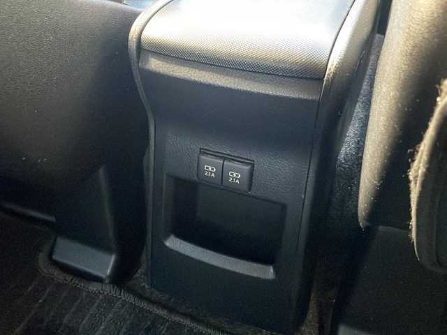 トヨタ ノア ハイブリッド Si ダブルバイビーⅡ 広島県 2019(令1)年 4.7万km ブラック 禁煙/トヨタセーフティセンス/・プリクラッシュセーフティ/・レーンディパーチャーアラート/・オートマチックハイビーム/・先行車発進告知/コーナーセンサー/純正10インチナビ（NSZN-Z68T）/CD/DVD/DTV/Bluetooth/バックカメラ/両側パワースライドドア/クルーズコントロール/シートヒーター/革調シートカバー/LEDオートライト/ビルトインETC2.0/フロアマット/ドアバイザー/ステアリングスイッチ