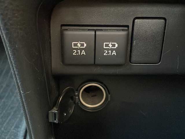 トヨタ ノア ハイブリッド Si ダブルバイビーⅡ 広島県 2019(令1)年 4.7万km ブラック 禁煙/トヨタセーフティセンス/・プリクラッシュセーフティ/・レーンディパーチャーアラート/・オートマチックハイビーム/・先行車発進告知/コーナーセンサー/純正10インチナビ（NSZN-Z68T）/CD/DVD/DTV/Bluetooth/バックカメラ/両側パワースライドドア/クルーズコントロール/シートヒーター/革調シートカバー/LEDオートライト/ビルトインETC2.0/フロアマット/ドアバイザー/ステアリングスイッチ