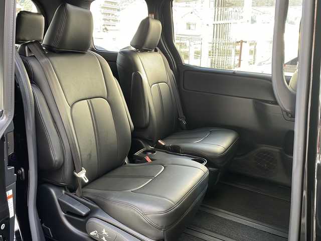 トヨタ ノア ハイブリッド Si ダブルバイビーⅡ 広島県 2019(令1)年 4.7万km ブラック 禁煙/トヨタセーフティセンス/・プリクラッシュセーフティ/・レーンディパーチャーアラート/・オートマチックハイビーム/・先行車発進告知/コーナーセンサー/純正10インチナビ（NSZN-Z68T）/CD/DVD/DTV/Bluetooth/バックカメラ/両側パワースライドドア/クルーズコントロール/シートヒーター/革調シートカバー/LEDオートライト/ビルトインETC2.0/フロアマット/ドアバイザー/ステアリングスイッチ